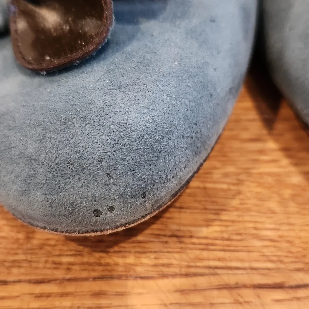 Moschino Cheap and Chic Blue Suede Kitten Heel w/ Floral Detail Size 7.5